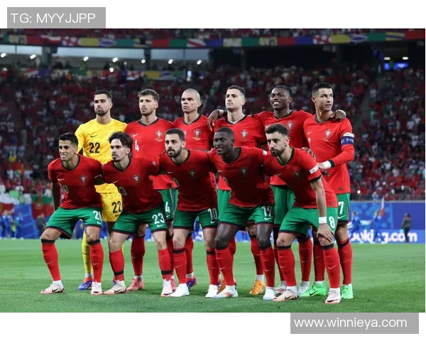 葡萄牙足球队球星卡收藏盒限量发售，珍藏经典瞬间与顶级球员记忆