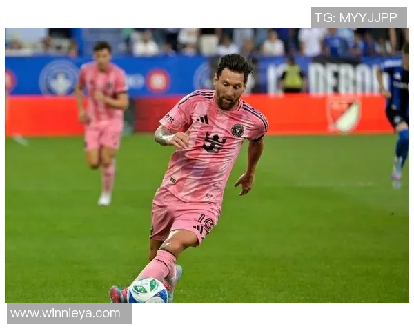 足球巨星场上碾压对手疯狂过人射门技惊四座